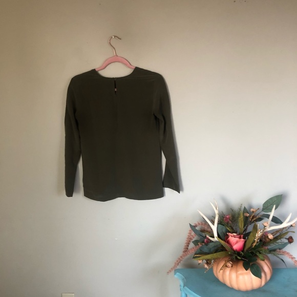 🌸EUC🌸 100% silk army green top - Picture 5 of 5